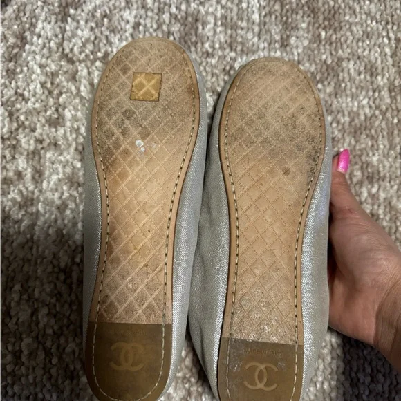 Chanel Cream Flats with Bow Detail - Picture 7 of 8